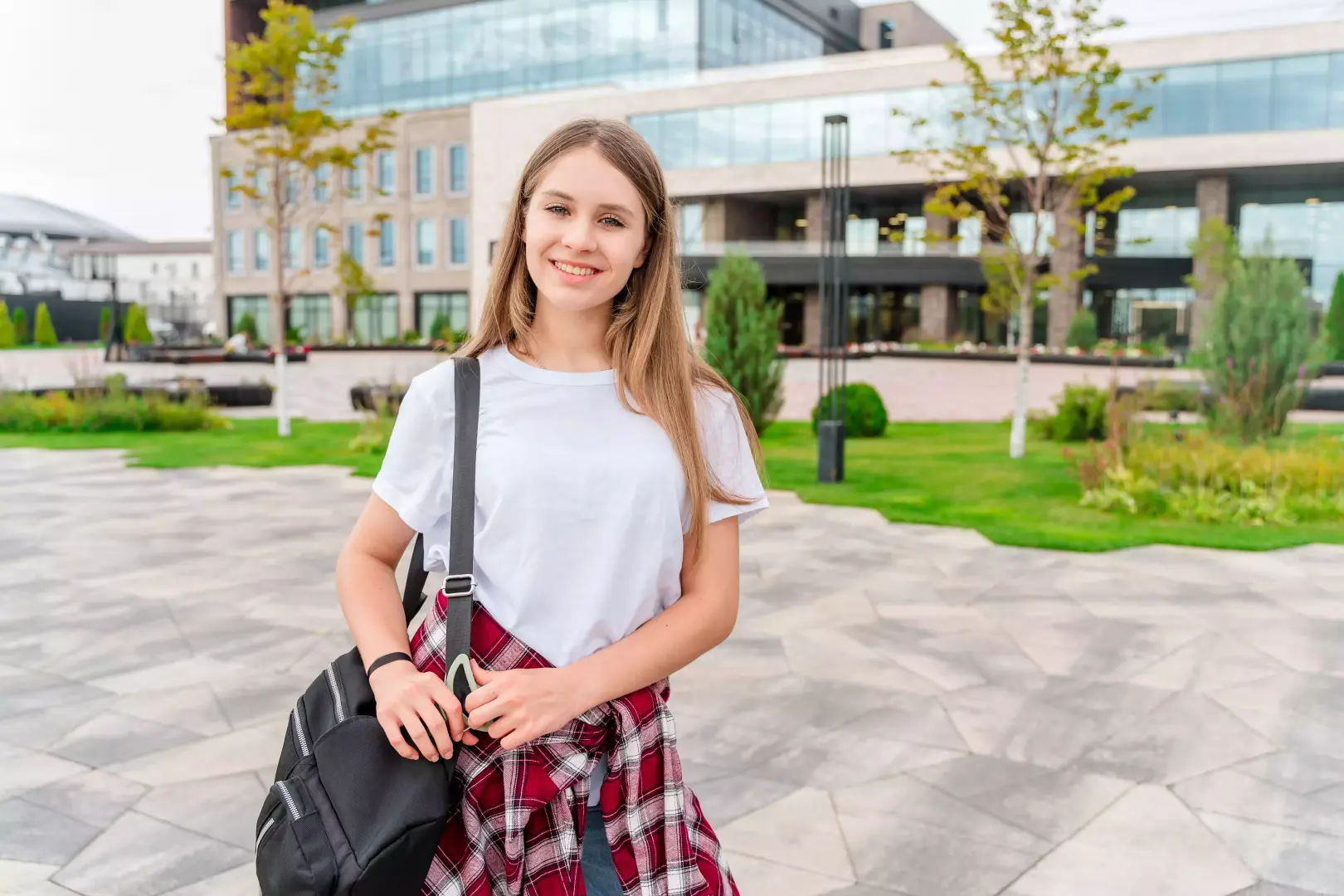 Отличия школы и института