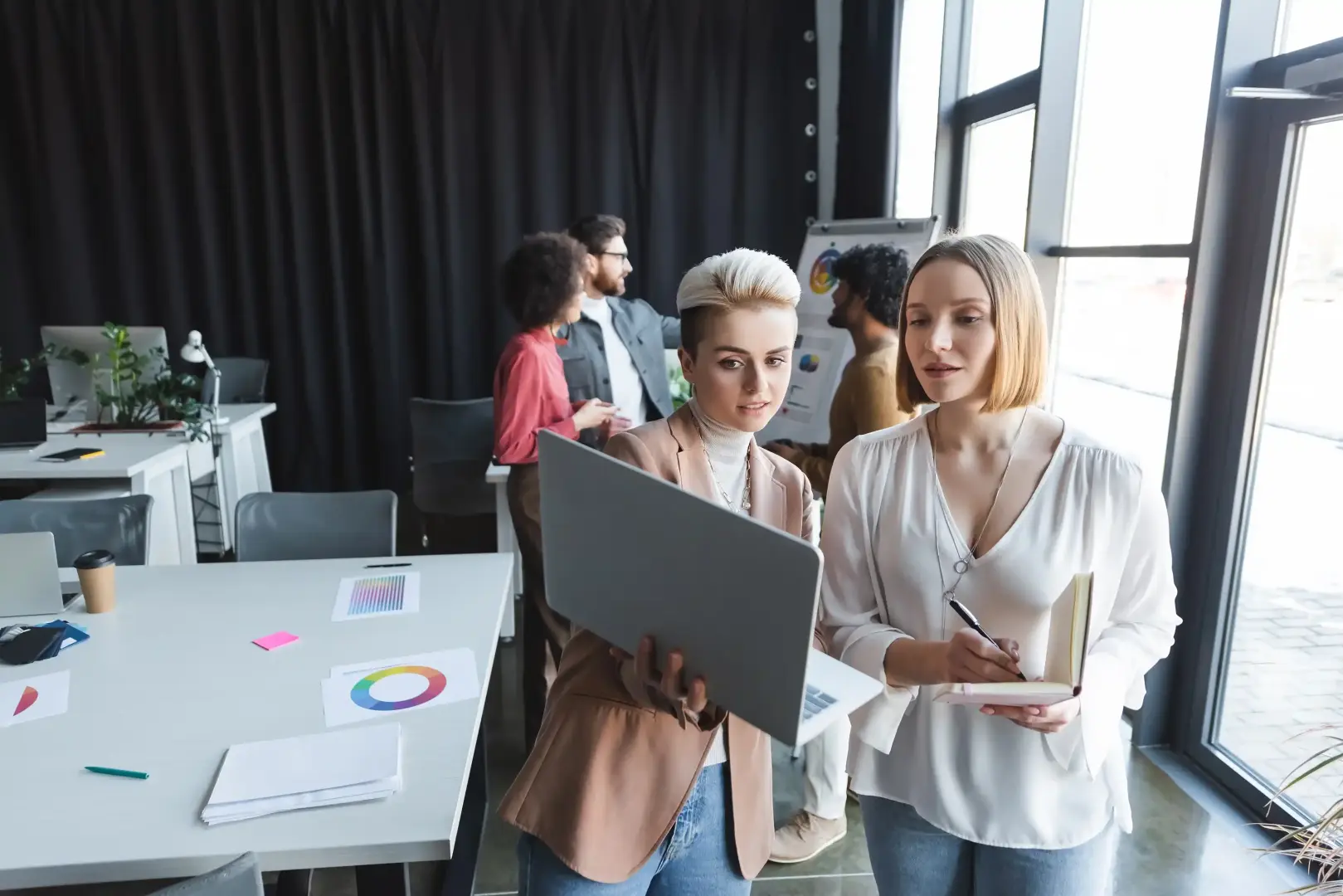 Какие есть профессии, связанные с рекламой