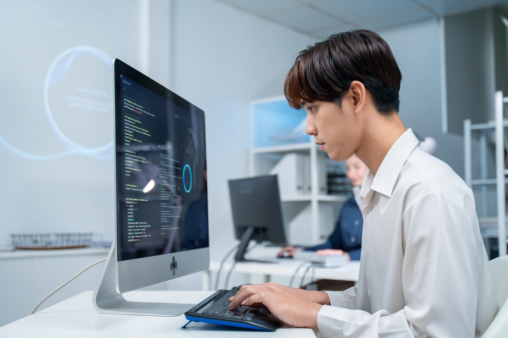 Профессия инженер-программист: гид по обучению, трудоустройству и карьере в IT