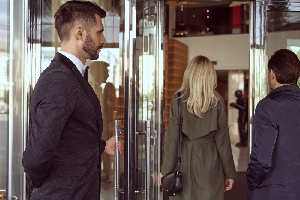 Швейцар: гид по профессии для тех, кто хочет работать в престижных отелях и ресторанах