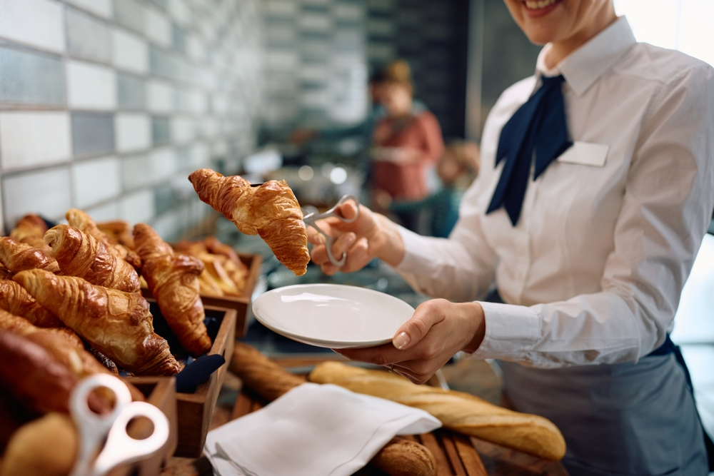 Буфетчик: кто это, чем занимается и как начать карьеру в сфере общественного питания