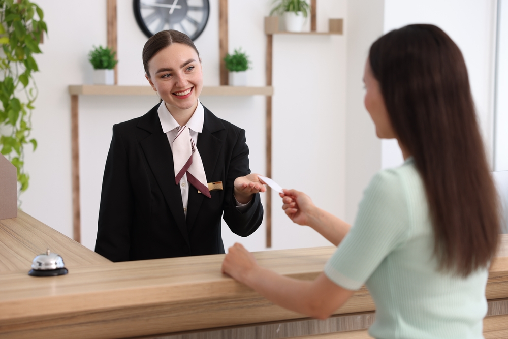 Специалист по гостеприимству: гид по профессии для будущих управленцев отелей, ресторанов и туризма