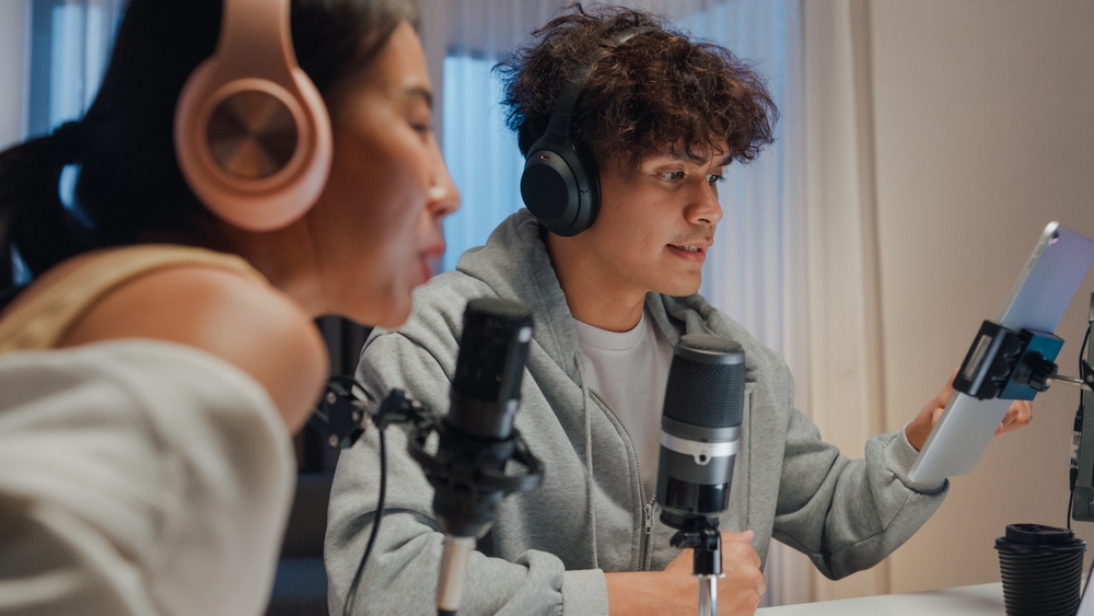 Всё о профессии спортивного комментатора: от голоса в радиоэфире до работы на крупнейших турнирах