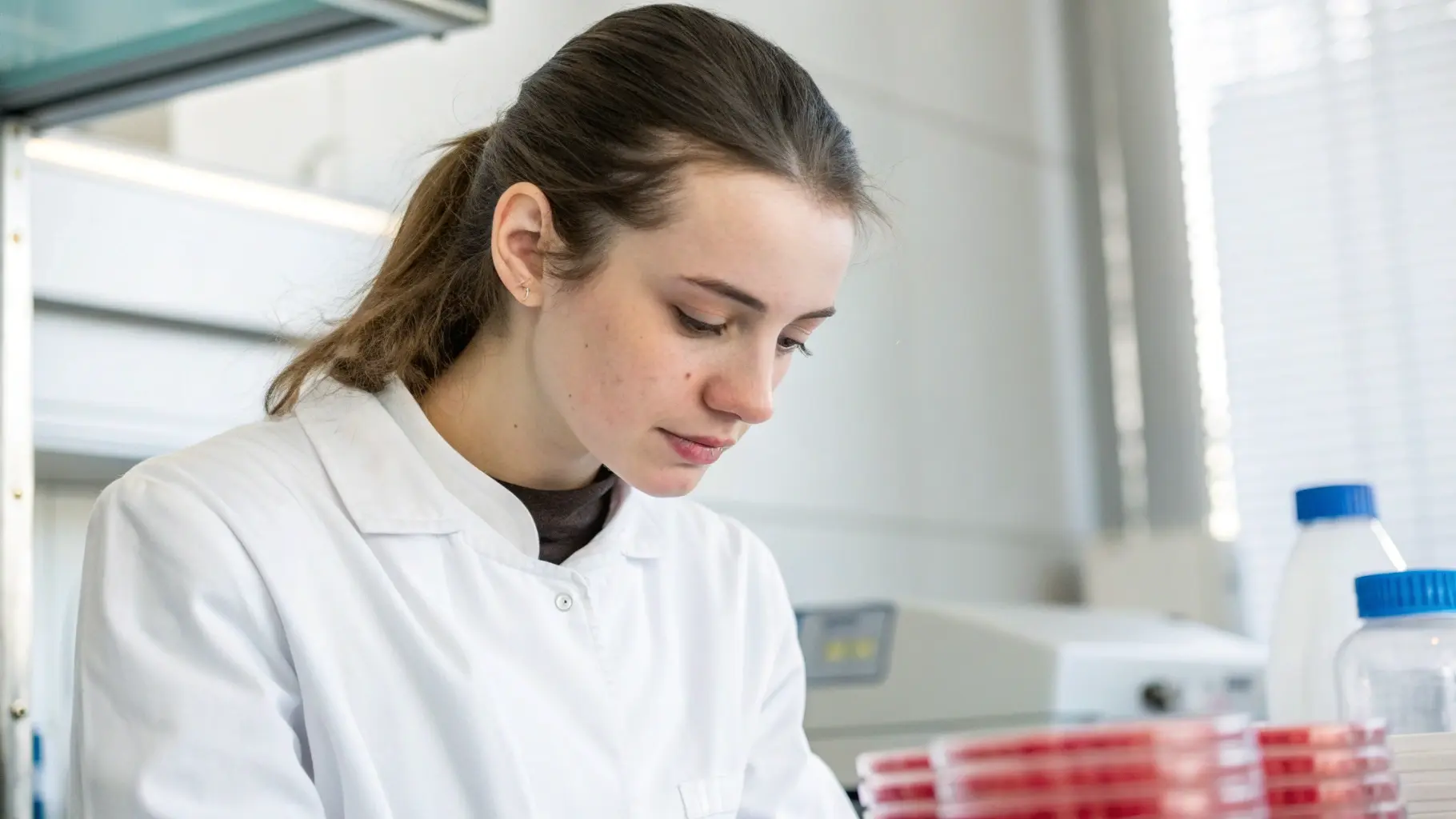 Микробиолог